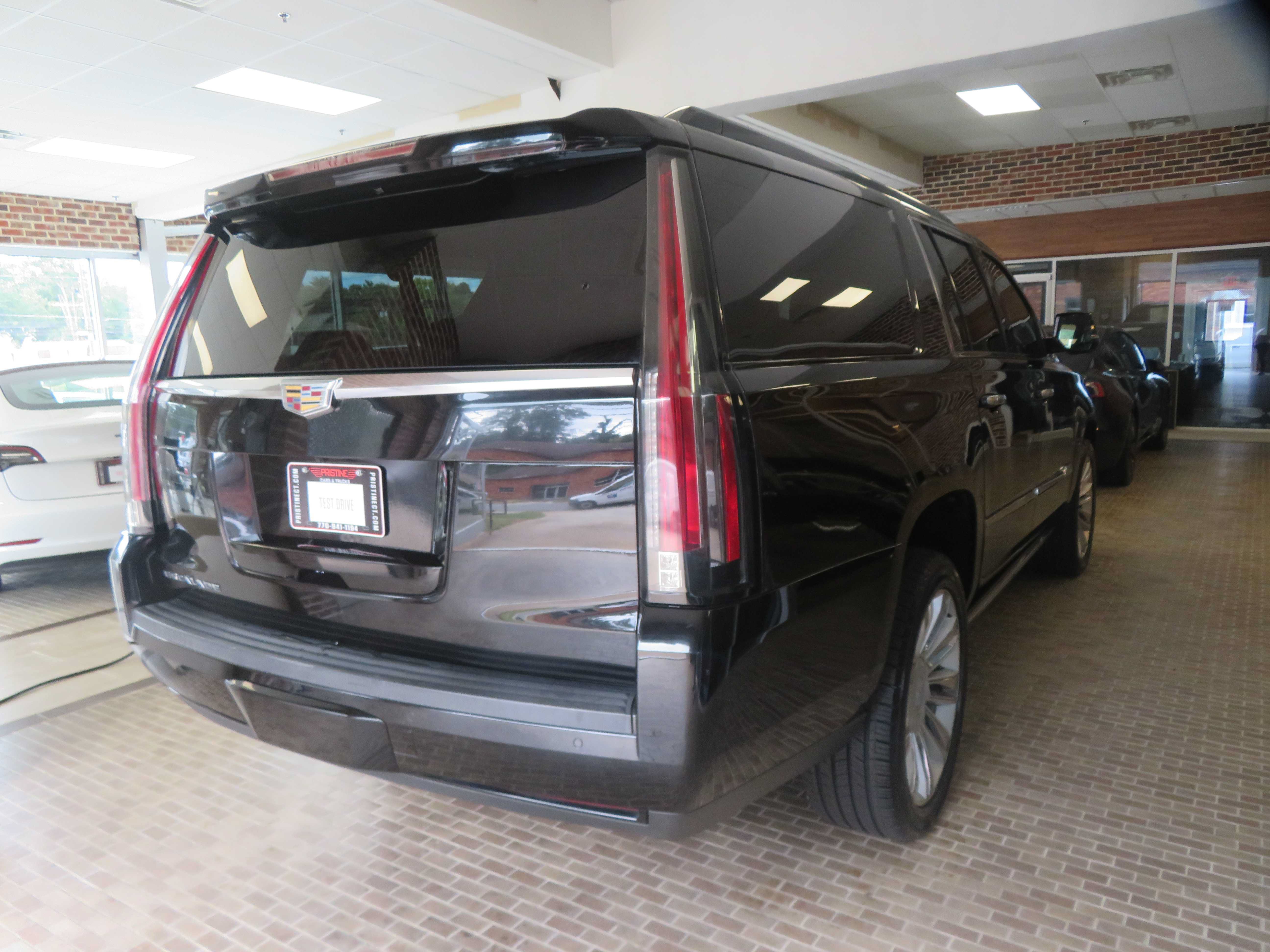 Used 2016 Cadillac Escalade ESV Platinum AWD/4WD image 4