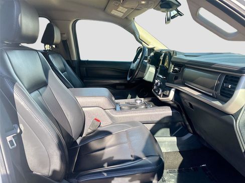 Used 2023 Ford Expedition Max XLT image 30