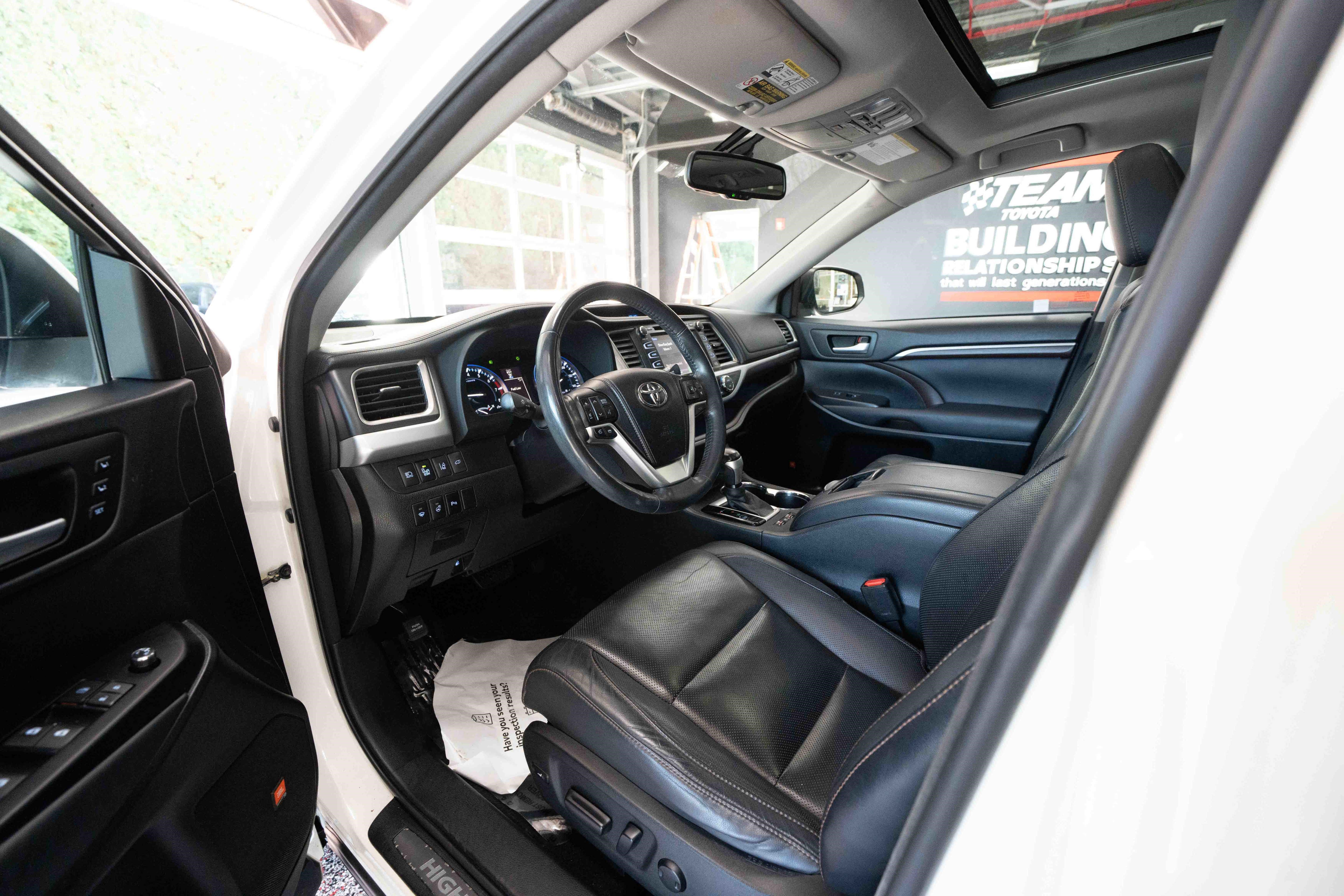 Used 2014 Toyota Highlander Limited Platinum AWD/4WD image 8