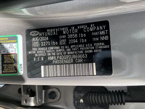 Certified 2025 Hyundai Elantra Limited FWD image 34