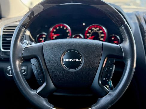 Used 2012 GMC Acadia Denali image 18