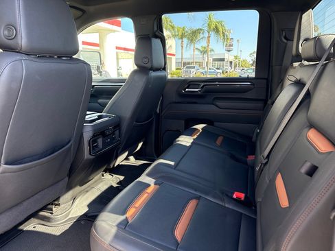 Used 2024 GMC Sierra 2500 AT4 AWD/4WD image 9