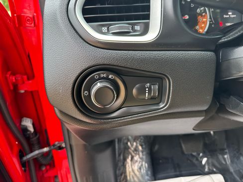 Used 2015 Jeep Renegade Sport w/ Power & Air Group AWD/4WD image 17