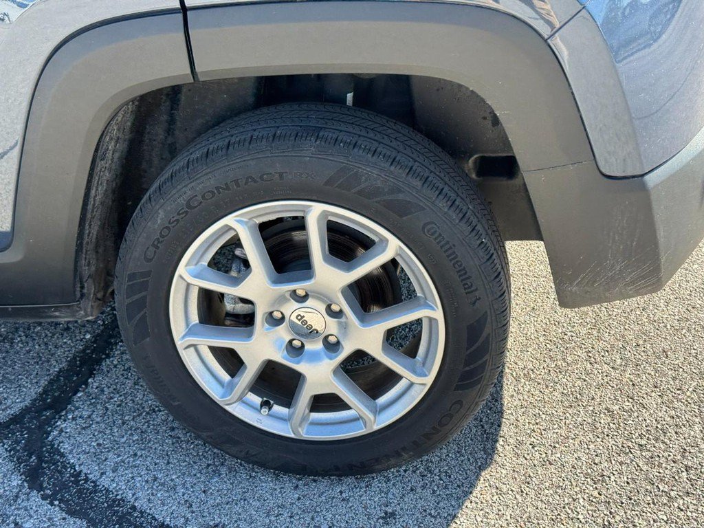 Used 2023 Jeep Renegade Latitude AWD/4WD image 10