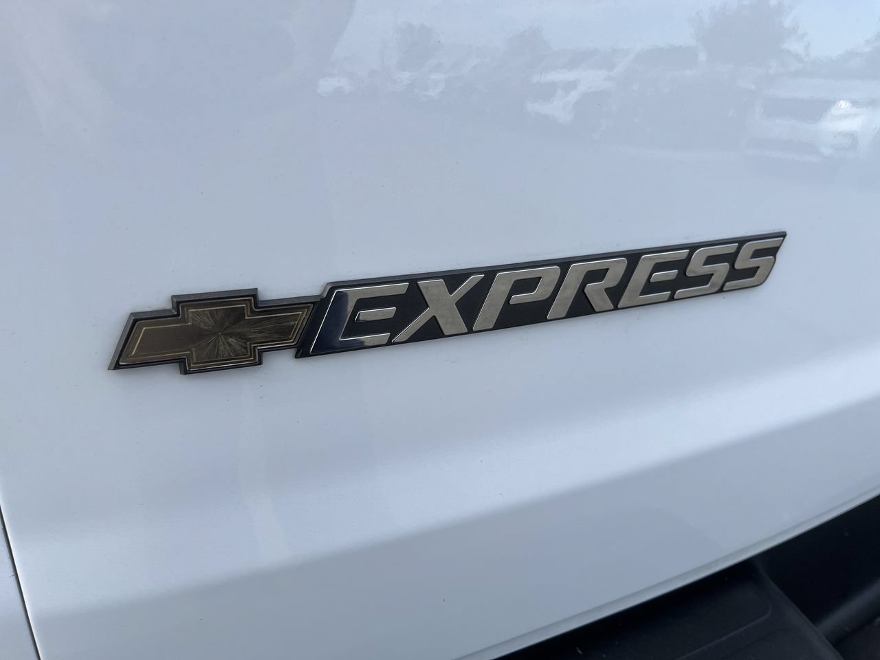 Used 2025 Chevrolet Express 2500 w/ Driver Convenience Package RWD image 25