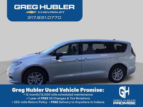 Used 2024 Chrysler Pacifica Touring-L FWD image 11