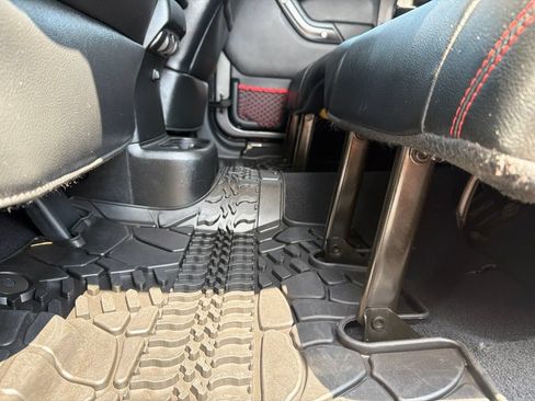 Used 2017 Jeep Wrangler Unlimited Rubicon AWD/4WD image 18