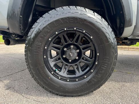 Used 2021 Toyota Tacoma TRD Off-Road w/ Technology Package AWD/4WD image 15