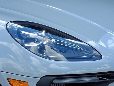 New 2025 Porsche Macan S image 32