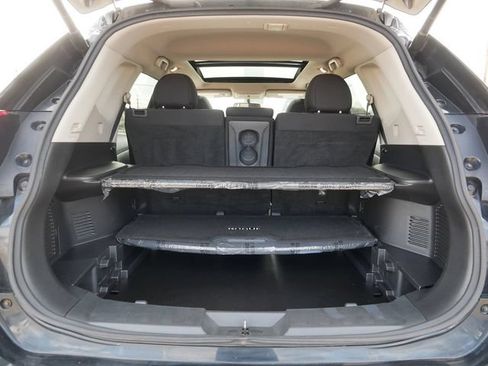 Used 2017 Nissan Rogue SV AWD/4WD image 18