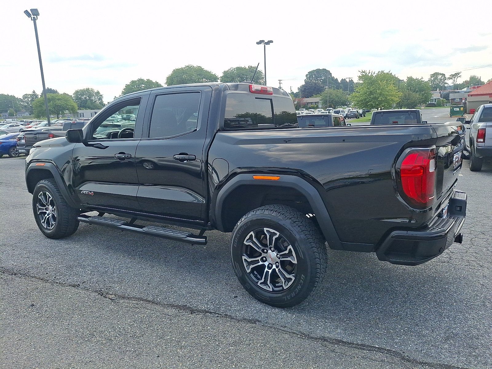 Used 2023 GMC Canyon AT4 w/ AT4 Premium Package AWD/4WD image 4