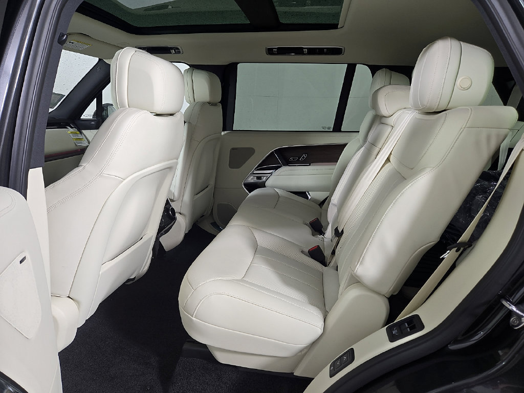 New 2026 Land Rover Range Rover Long Wheelbase SE AWD/4WD image 10