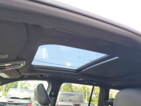 New 2025 Jeep Grand Cherokee Limited w/ Black Appearance Package image 15