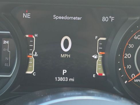 Used 2025 Jeep Wrangler Sahara image 39