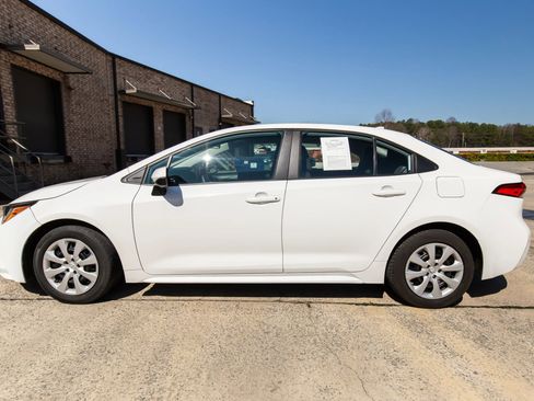 Used 2022 Toyota Corolla LE FWD image 6