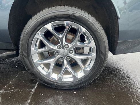 Used 2021 GMC Yukon XL SLT w/ SLT Premium Package image 24