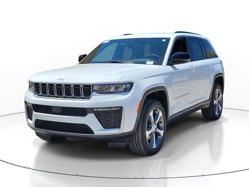 New 2026 Jeep Grand Cherokee Limited RWD image 3