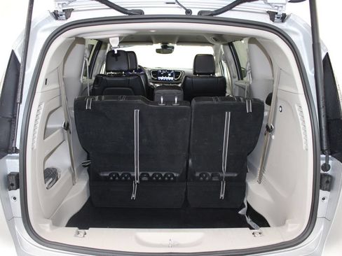 Used 2024 Chrysler Pacifica Touring-L FWD image 14