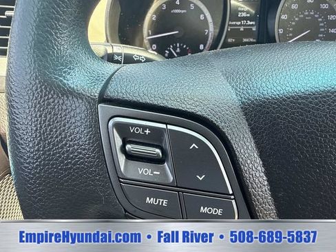 Used 2018 Hyundai Santa Fe SE w/ Cargo Package AWD/4WD image 28