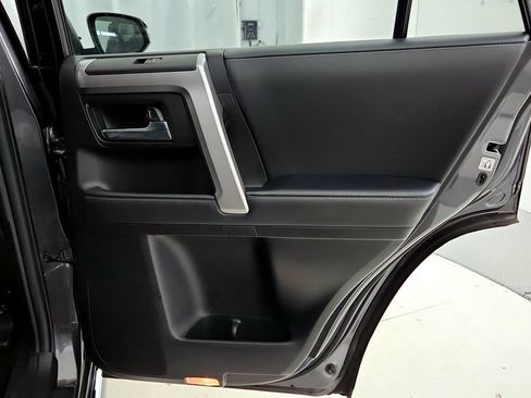 Used 2022 Toyota 4Runner Limited AWD/4WD image 15