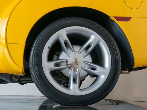 Used 2006 Chevrolet SSR w/ Preferred Equipment Group RWD image 19