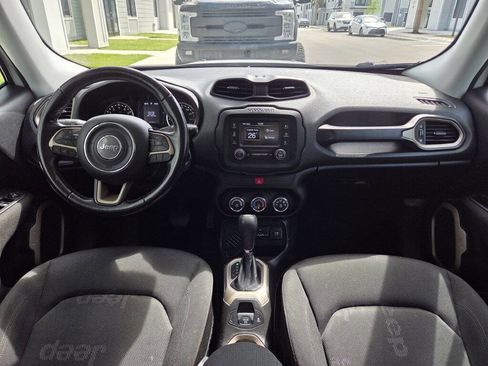 Used 2017 Jeep Renegade Latitude FWD image 18