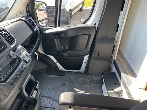 Used 2025 RAM ProMaster 3500 w/ Quick Order Package 22G SLT FWD image 5
