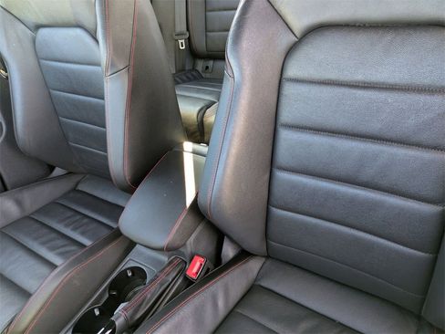 Used 2017 Volkswagen GTI SE image 16