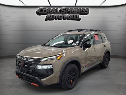 Used 2025 Nissan Rogue SV AWD/4WD image 3