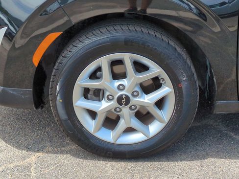 Certified 2023 Kia Soul LX w/ LX Technology Package FWD image 11