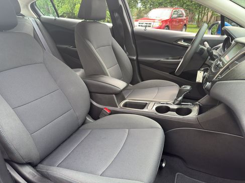 Used 2018 Chevrolet Cruze LT FWD image 17
