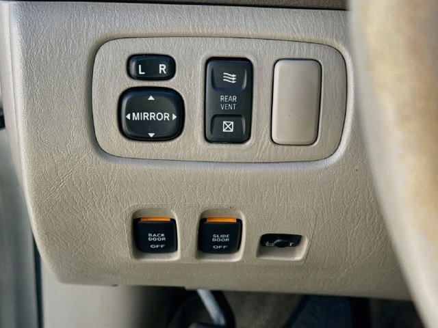 Used 2008 Toyota Sienna XLE w/ Towing Prep Pkg FWD image 36