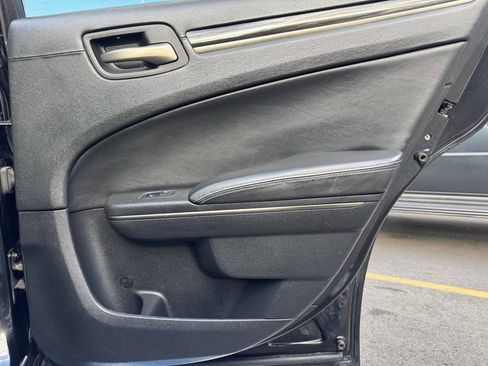 Used 2014 Chrysler 300 C image 33