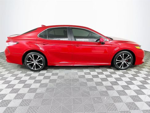 Used 2020 Toyota Camry SE FWD image 10