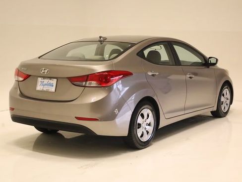 Used 2016 Hyundai Elantra SE FWD image 4