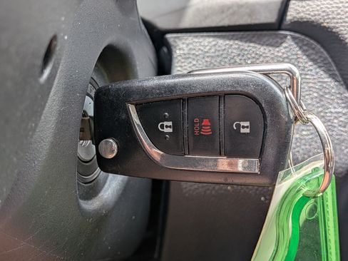 Used 2020 Toyota RAV4 LE FWD image 32