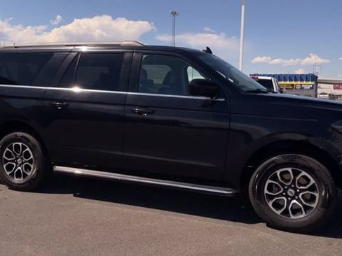 Used 2023 Ford Expedition Max XLT AWD/4WD image 3