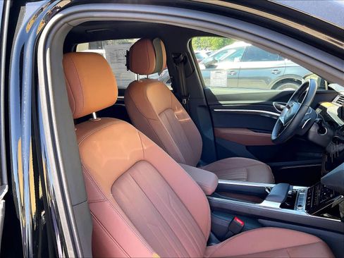 Certified 2024 Audi Q8 e-tron Premium Plus w/ Premium Plus Package AWD/4WD image 10