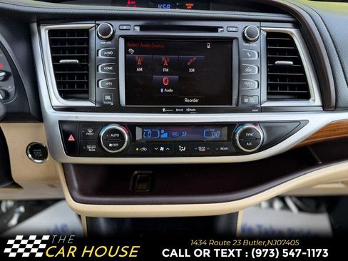 Used 2019 Toyota Highlander Limited Platinum FWD image 32