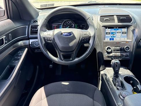 Used 2018 Ford Explorer XLT w/ Equipment Group 201A AWD/4WD image 18