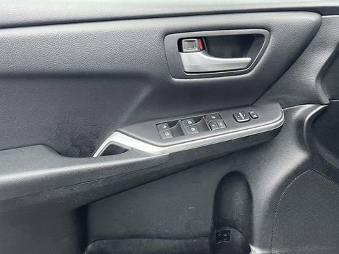Used 2017 Toyota Camry SE image 25