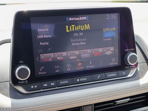 Used 2021 Nissan Rogue SV FWD image 3