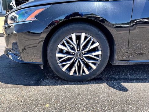 Used 2025 Nissan Altima 2.5 SV FWD image 4