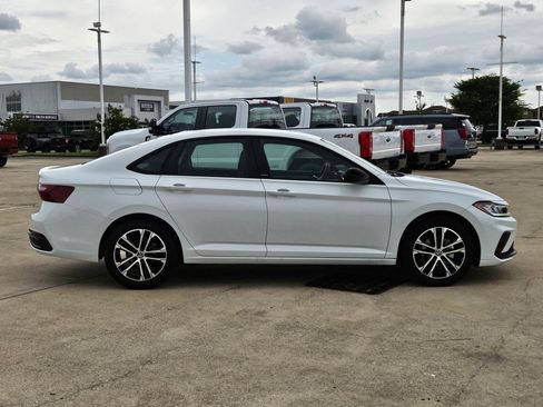 Used 2025 Volkswagen Jetta Sport FWD image 2