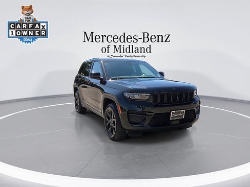 Used 2025 Jeep Grand Cherokee Altitude AWD/4WD image 2