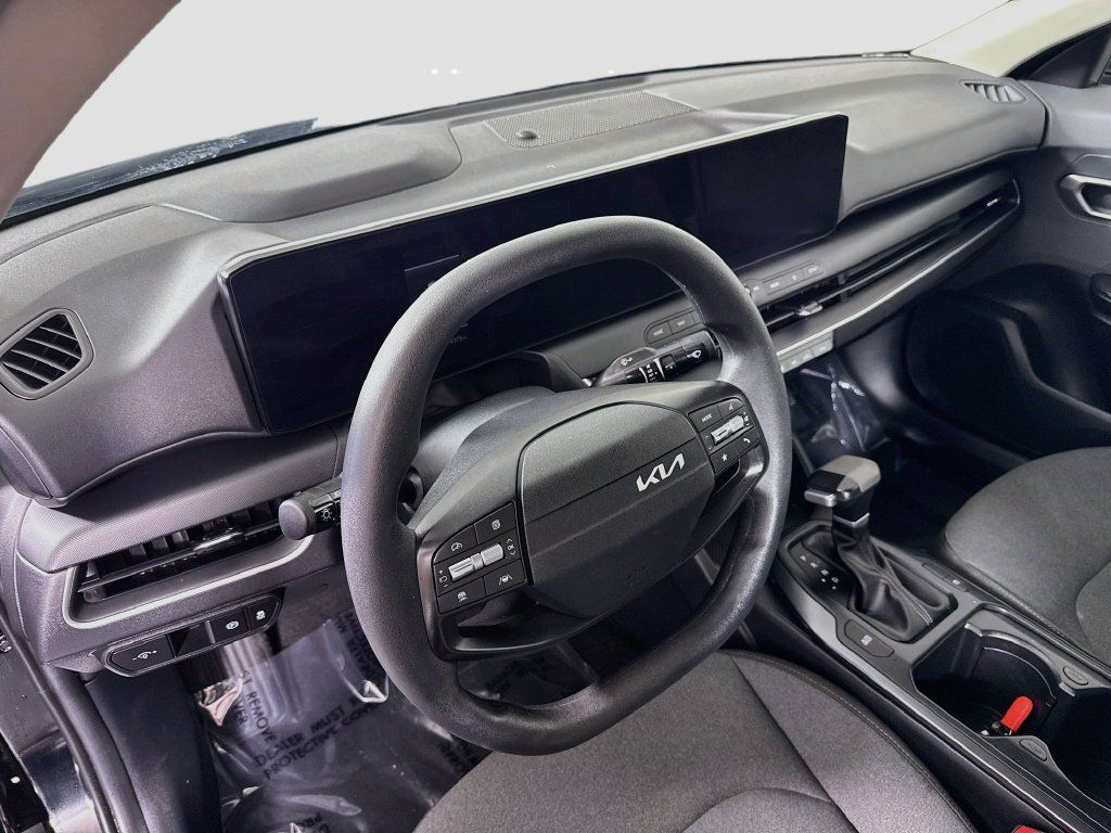 Used 2025 Kia K4 FWD image 22