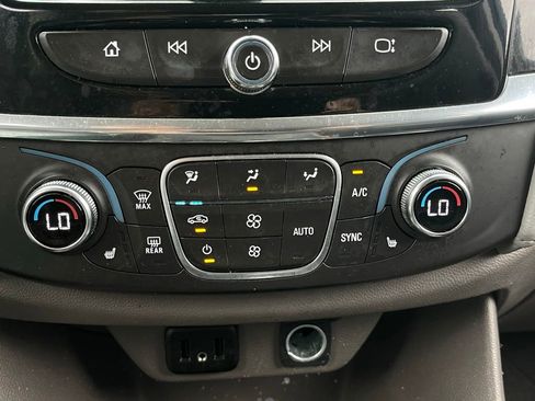 Used 2019 Chevrolet Traverse LT FWD image 27