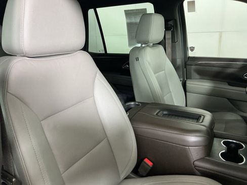 Used 2022 Chevrolet Tahoe Z71 w/ Luxury Package AWD/4WD image 25