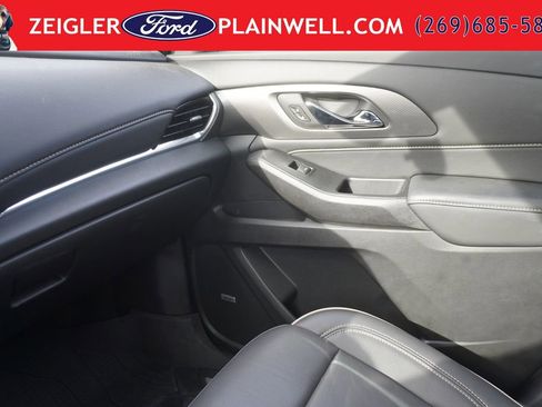 Used 2024 Chevrolet Traverse Premier w/ Redline Edition AWD/4WD image 35