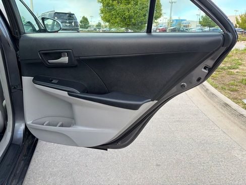 Used 2014 Toyota Camry FWD image 17